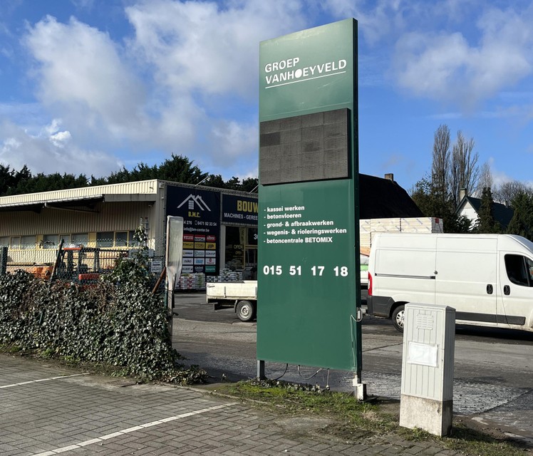 Het bouwbedrijf Vanhoeyveld ligt langs de Leuvensesteenweg in Boortmeerbeek.