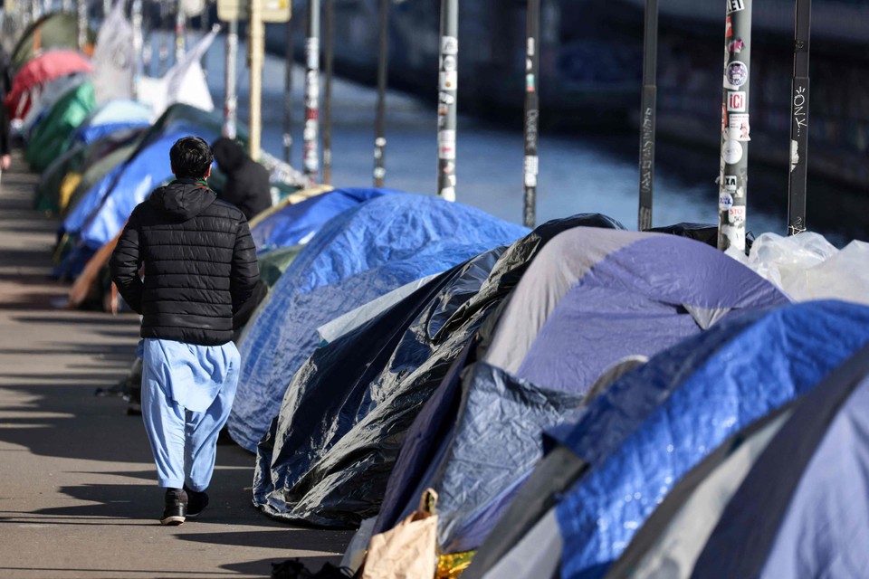 Het rapport is ook kritisch voor de opvangcrisis van asielzoekers in België.