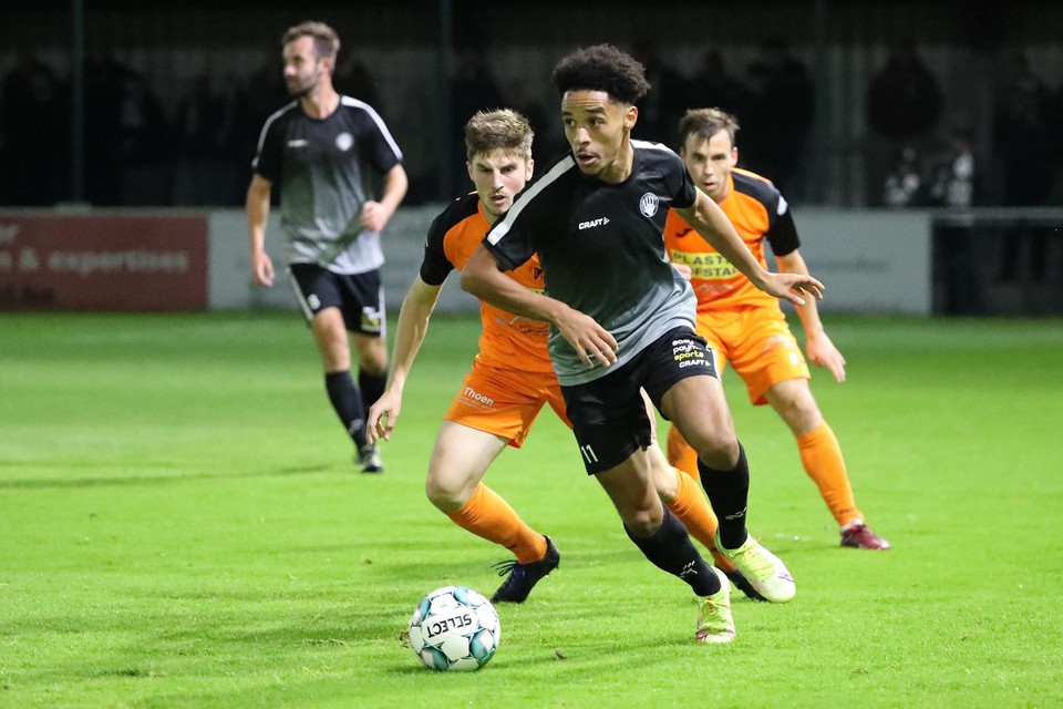 Kevin Hebbelinck (KRC Gent) is dit seizoen al goed voor tien doelpunten, maar waar zijn toekomst ligt is nog onduidelijk: “Ik focus puur op dit seizoen.”