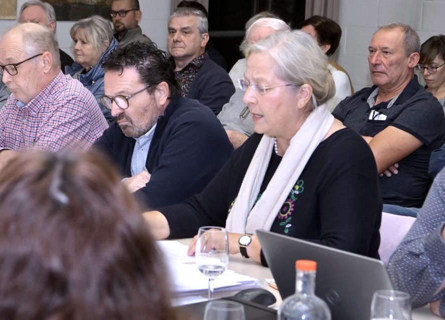Raadsleden Koen Vandenbroucke en Marleen Lefebre hadden een lijst met tien vragen voorbereid. 