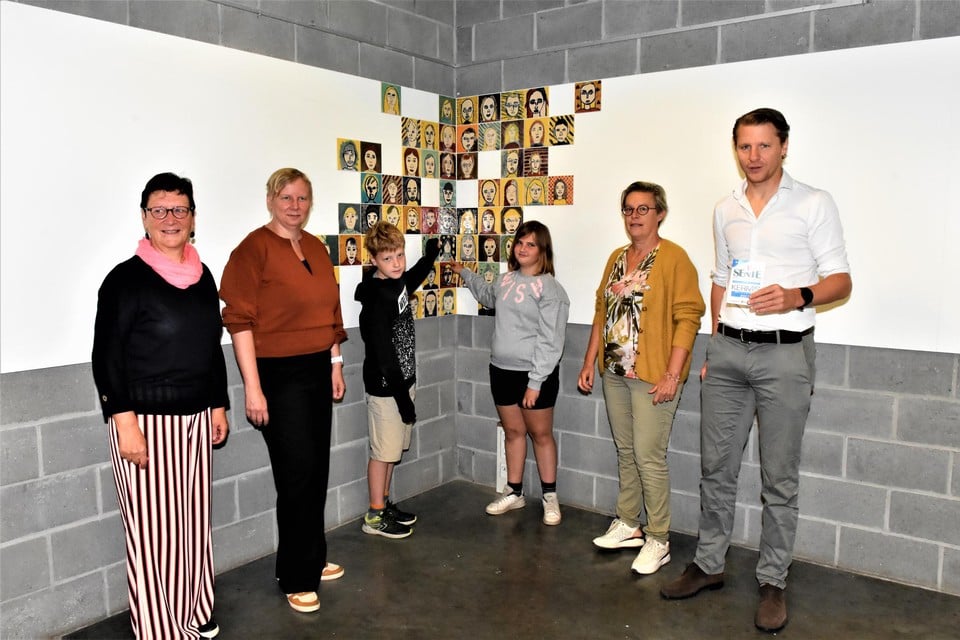 An Gevaert, Katelijn Vanpoucke, Hilde Vromman en schepen Axel Ronse stelden het feestprogramma voor, samen met Helene en Lukas.