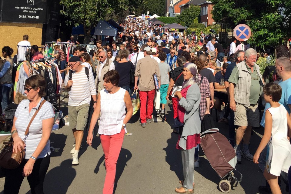 De rommelmarkt Feest in Rode brengt altijd veel volk op de been. 