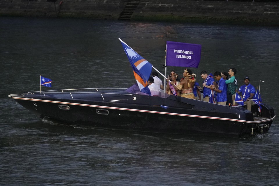 Terwijl de atleten van de Marshall-eilanden het met een speedboot moesten stellen.