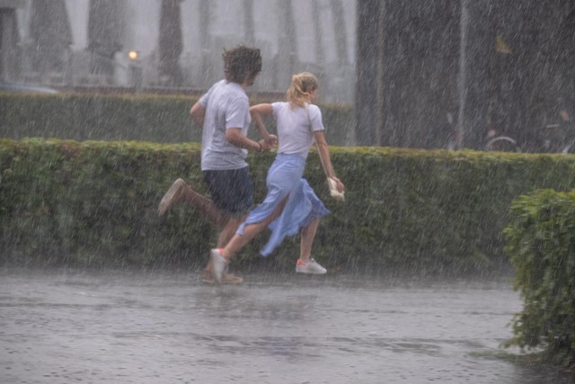 Onweer Op Komst Met Kans Op Veel Regen En Rukwinden: KMI Geeft Code ...