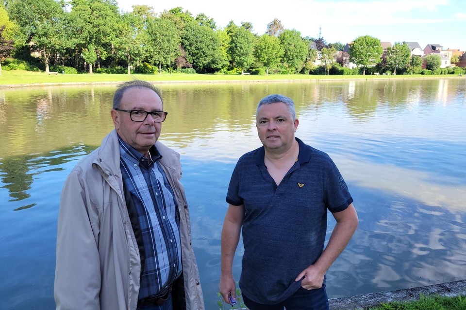 Voorzitter Jean-Pierre Jochmans en ondervoorzitter Joël Wauters vrezen dat de Wemmelse visclub zal moeten stoppen als de diefstal van vissen blijft doorgaan. 