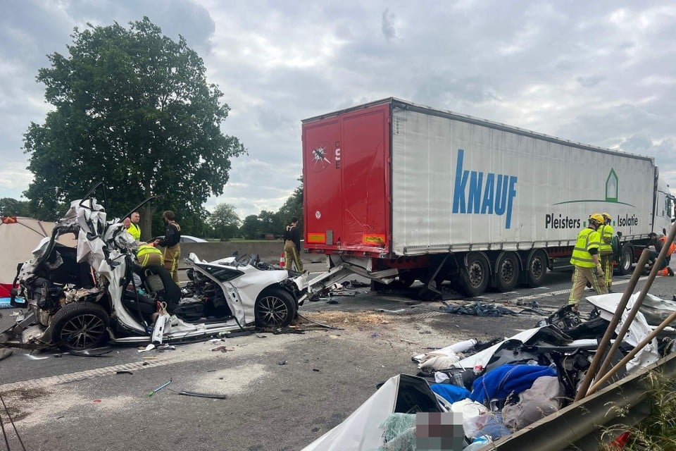 Two adults and baby died in traffic accident on E313: Trucker noticed file too late (Herentals)