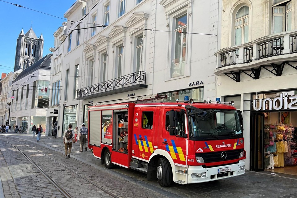 De brandweer was snel ter plaatse in de Veldstraat. 