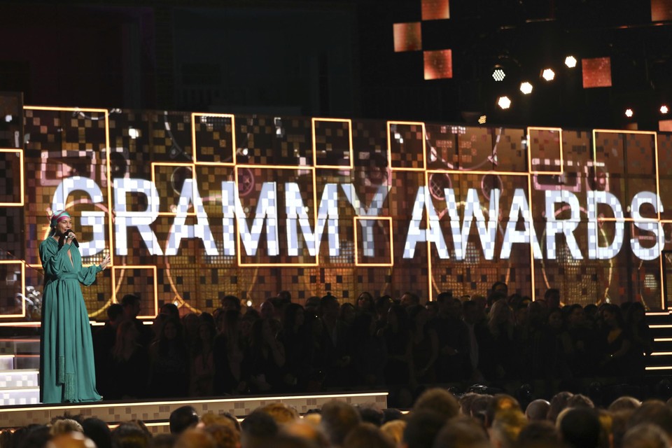 De uitreiking van de Grammy Awards gaat dan toch niet door deze maand. 