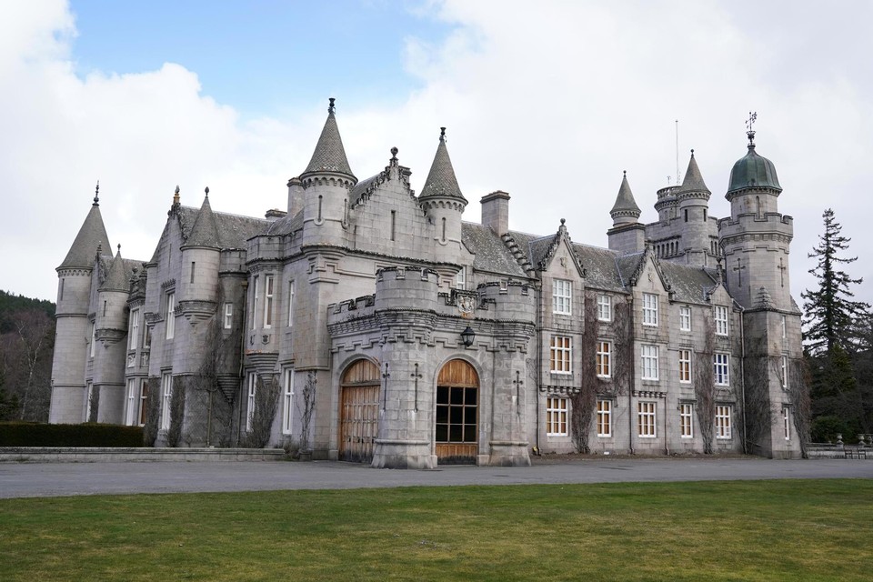 “Sprookjeskasteel” Balmoral Castle vind je in de omgeving van het Schotse Aberdeen, aan de voet van de Highlands.