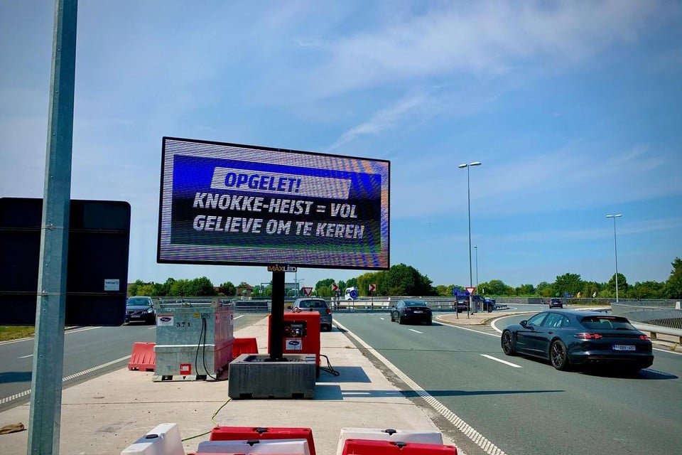 Full = full: Knokke-Heist wants to transfer that message on top days. Photo from 2020, when the seaside town also spread that message on LED signs.