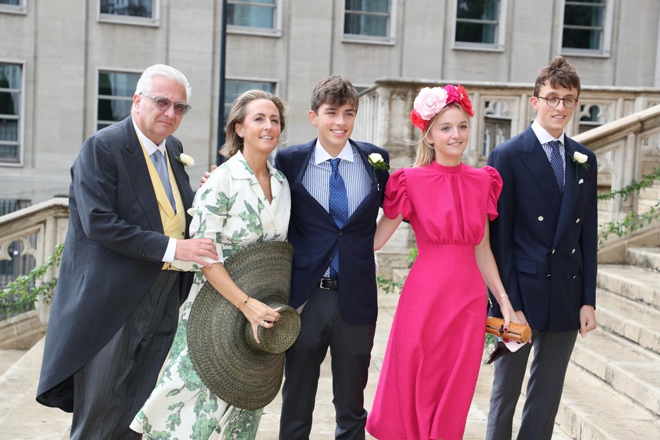 Prinses Louise samen met haar twee broers en haar ouders prinses Claire en prins Laurent 