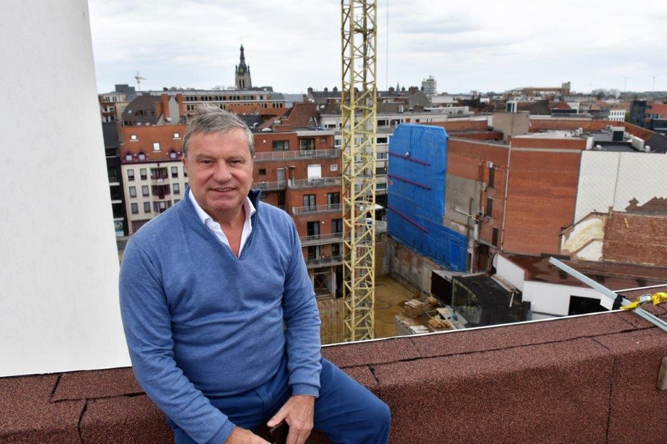 Luc Vandewalle op het dak van zijn voormalig Parkhotel.