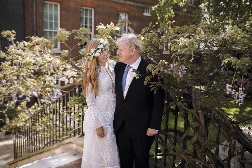 Carrie e Boris Johnson durante il loro matrimonio nel 2021. 