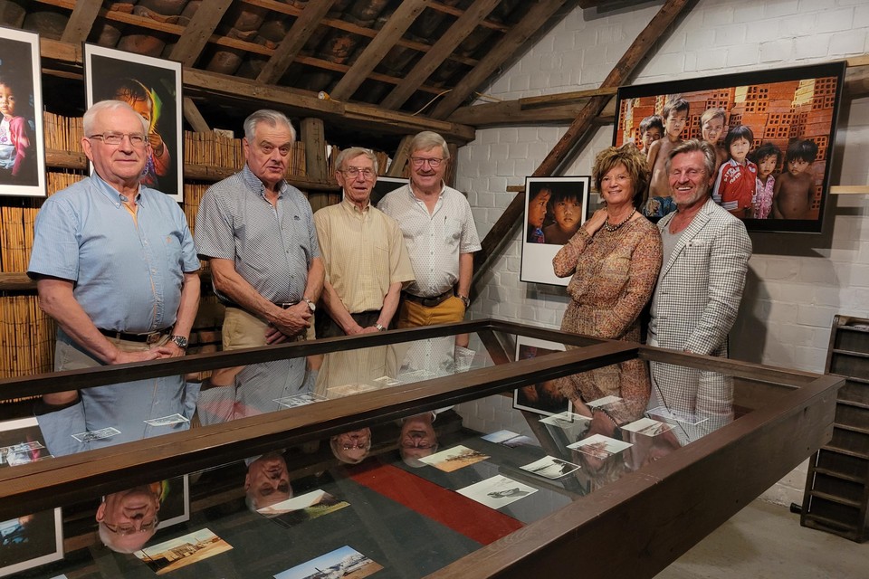 Ward Broeckx, Mon Lambrechts, Maurice Bosschaert en Luc Swenden in Rupelklei met Anita Ory en haar man Erwin d’Hondt.  