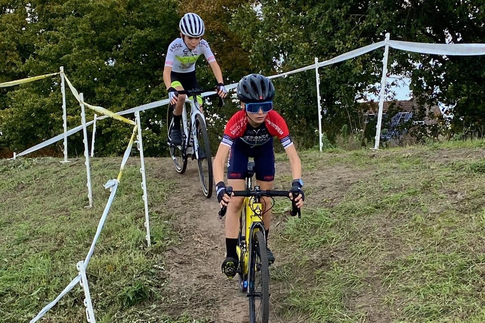 Zondag crossen de getrainde rennertjes, maar vrijdag en zaterdag is het de beurt aan iedereen die ooit al eens de heuvels op het parcours wou bedwingen.