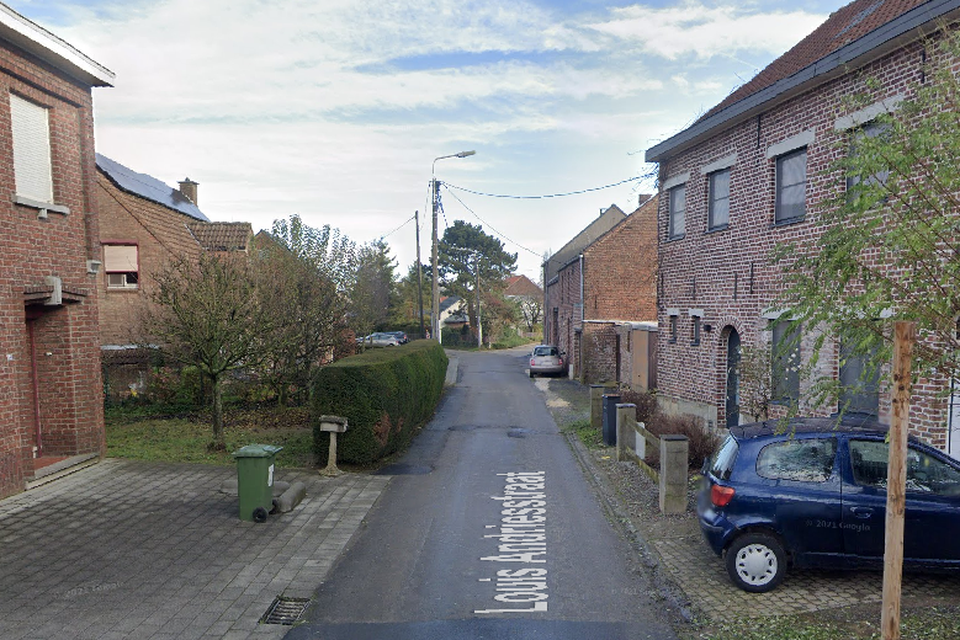 Het incident gebeurde in de Louis Andriesstraat in Meerbeek. 