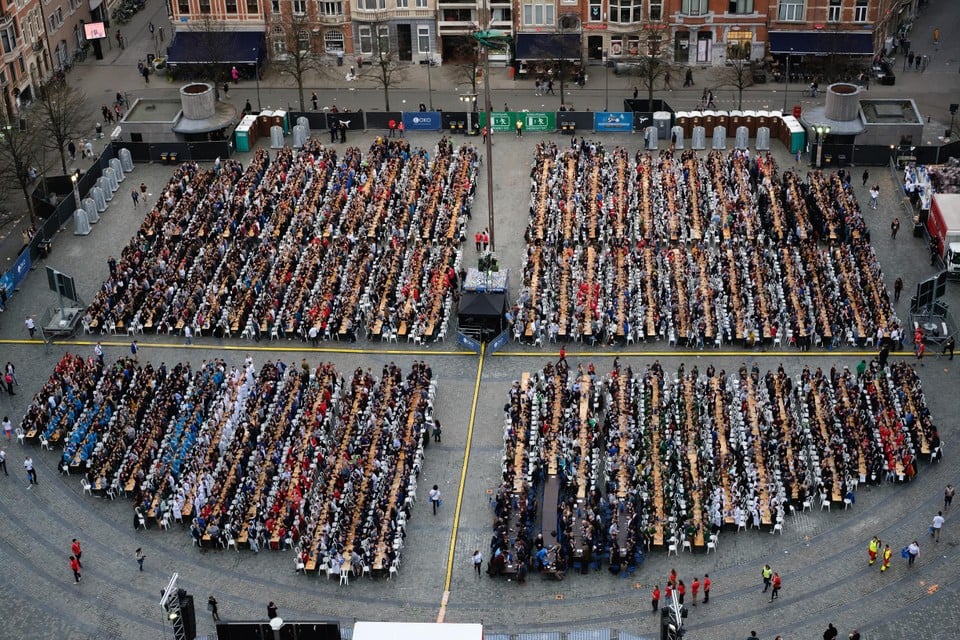 The Leuven carilloncantus is the largest cantus in the world.
