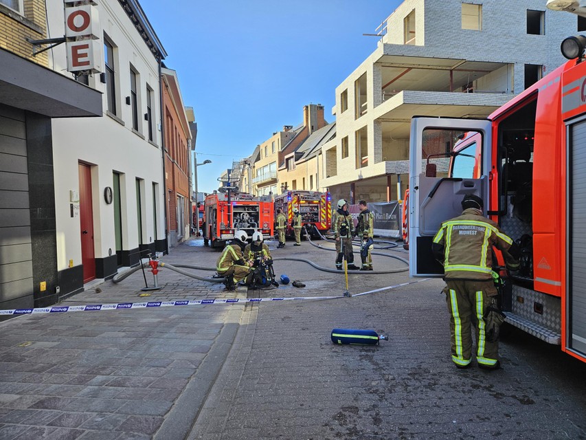 The surroundings of the fire ended with a police ribbon.