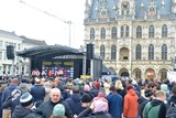 thumbnail: Grote belangstelling op de Markt in Oudenaarde voor de voorstelling van de vrouwenteams.