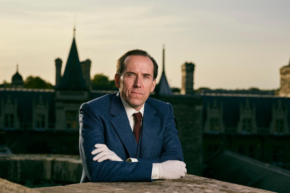 Ben Miller, die je vast al eens zag opduiken in Britse series en films, treedt in de voetsporen van Koen De Bouw in  