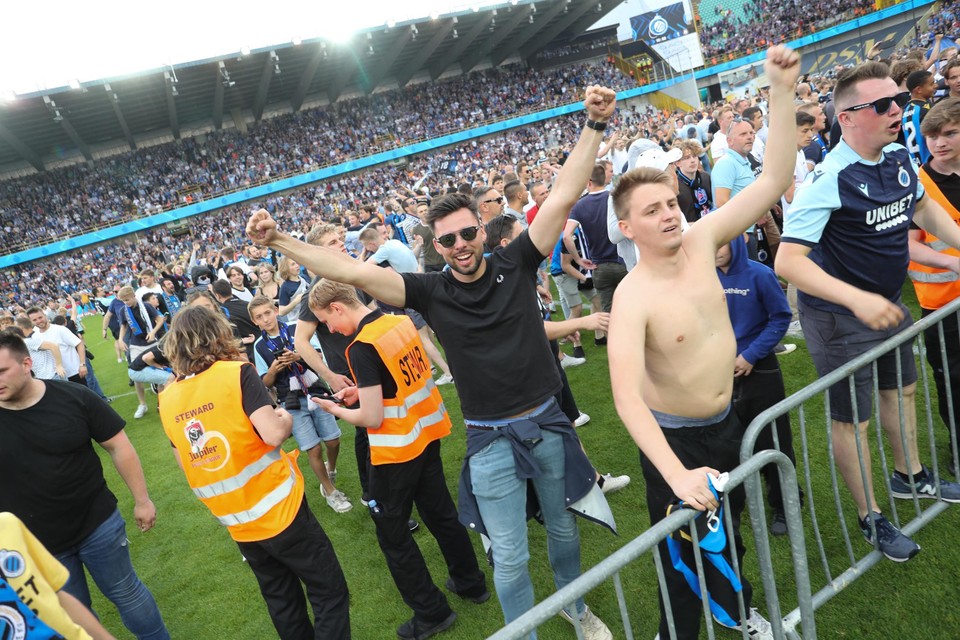 Club Brugge-fans plannen nu al veldbestorming op Facebook