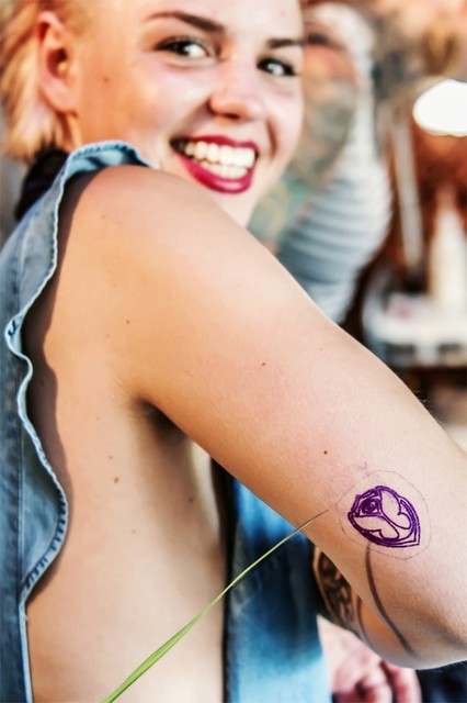 Zo'n 180 mensen laten tatoeage plaatsen op Tomorrowland | Het Nieuwsblad  Mobile