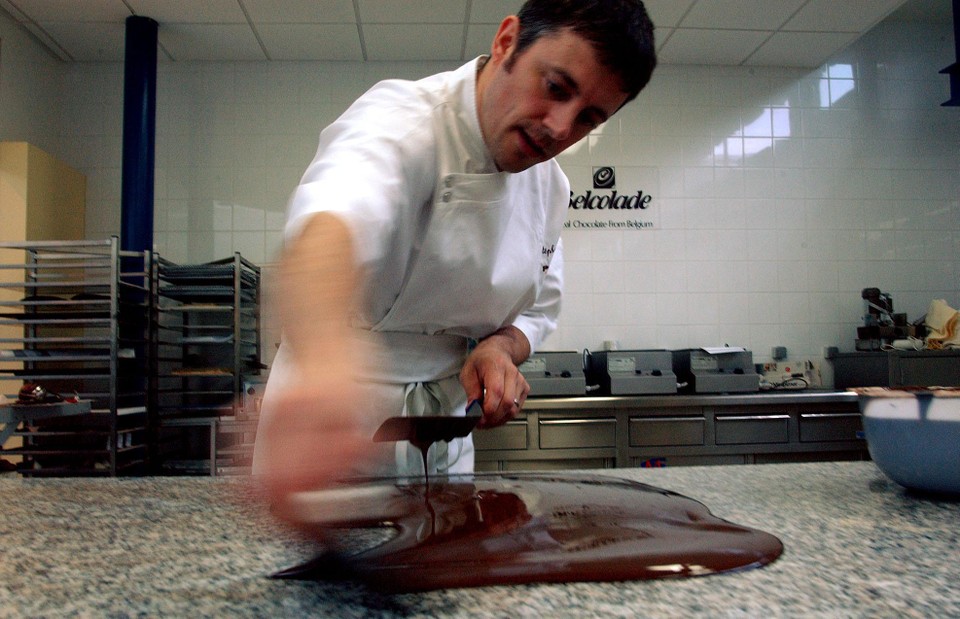 De chocolatier van Belcolade, de eerlijke chocolade van Puratos. 