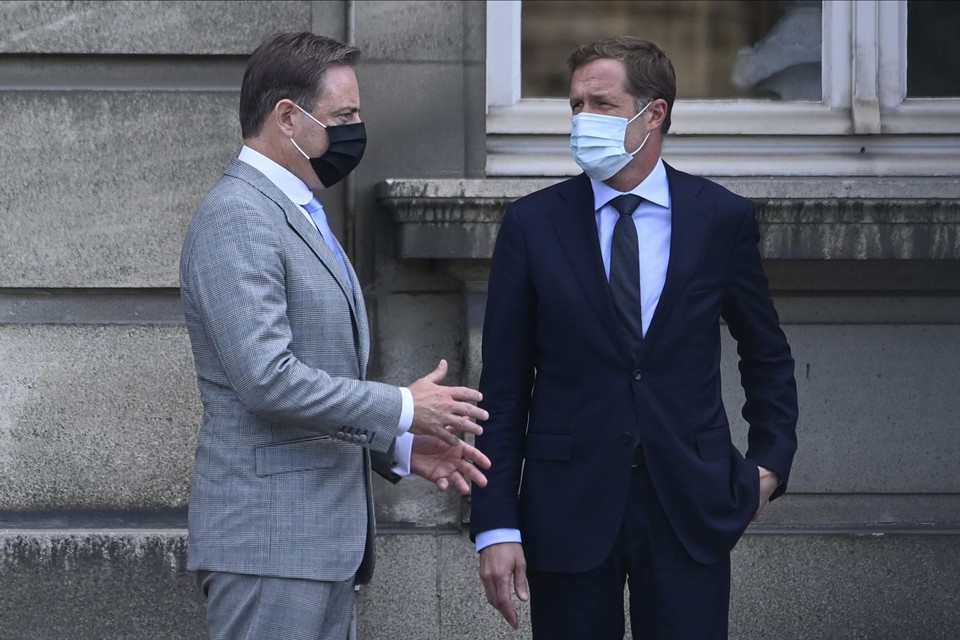 Preformateurs Bart De Wever en Paul Magnette aan het koninklijk paleis. 