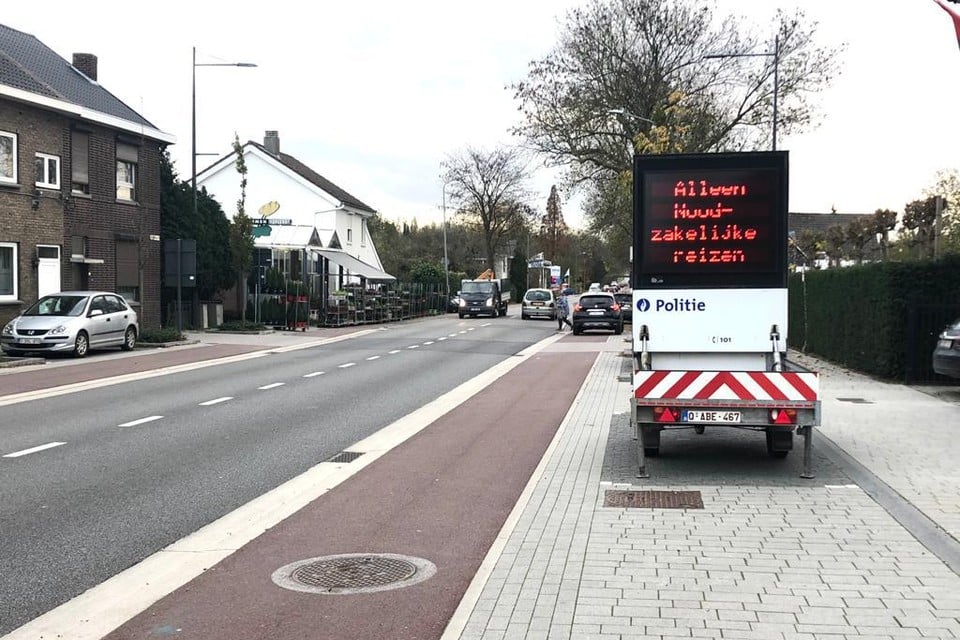Op de Maaseikersteenweg in Smeermaas (Lanaken) werd donderdag al een bord geplaatst.
