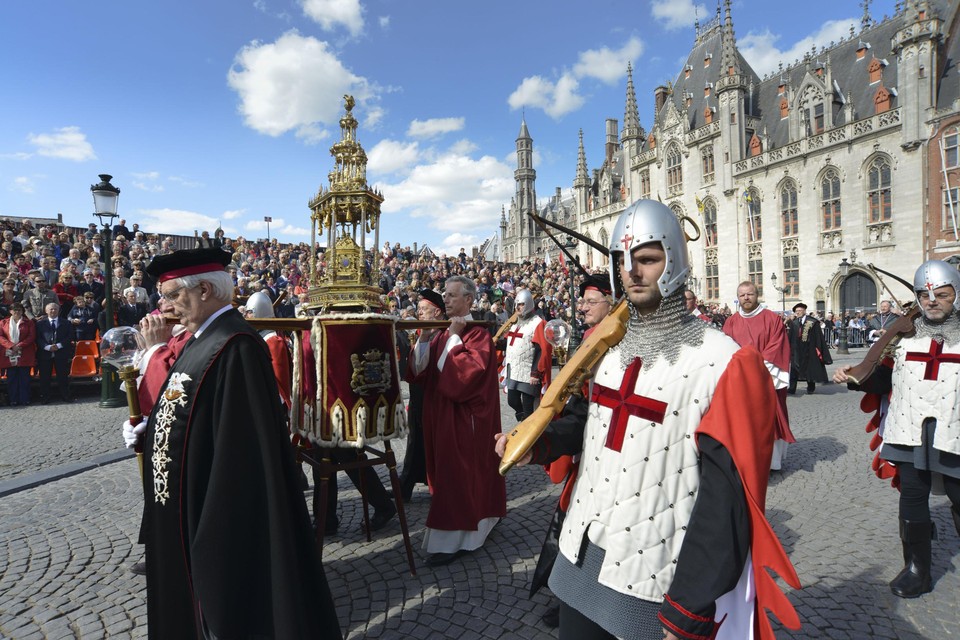 Tijdens de Heilig Bloedprocessie wordt donderdag het bloed van Christus door de straten van Brugge gedragen. 