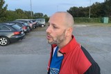 thumbnail: Bestuurslid van het paracentrum Frederiek Vrommant geeft enige uitleg.