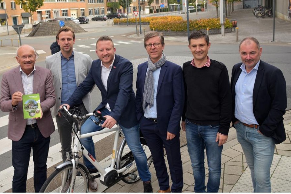 maximaliseren Aanval effectief 7 miljoen om veilig van Kortrijk naar Waregem te kunnen fietsen | Het  Nieuwsblad Mobile