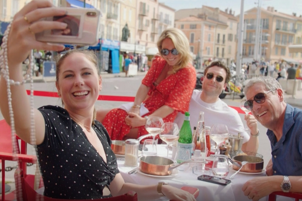 Gedaan met vakantie vieren in Saint-Tropez, nu komt het echte leven van de familie Verhulst in beeld. 