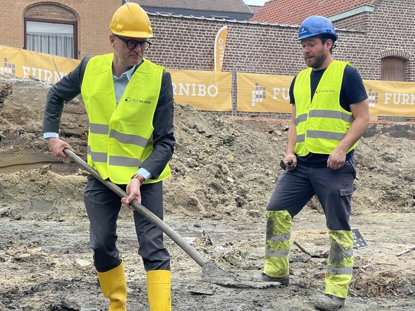 Castle of Ypres is still buried, and on top of it a supermarket comes: « The dream is too expensive » (inland)