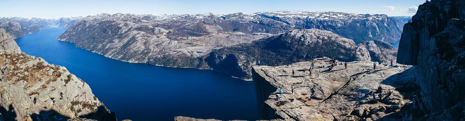 De Preikestolen, een beroemde toeristische trekpleister aan het Lysefjord in Noorwegen