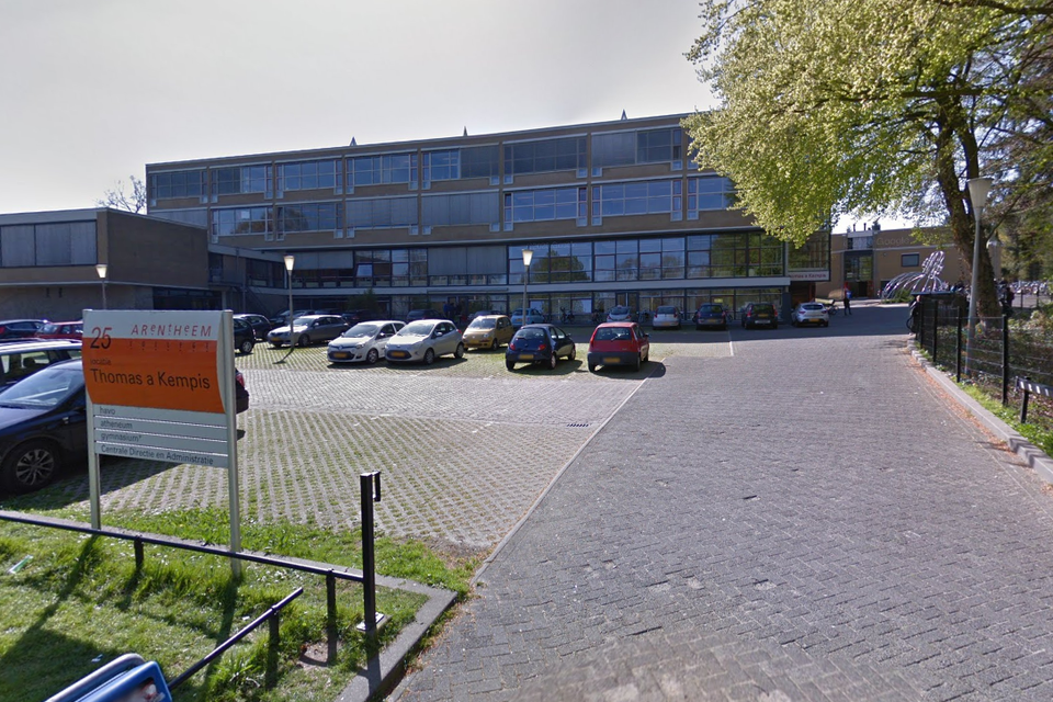 In het Nederlandse Arnhem zijn donderdag drie jongeren gewond geraakt bij een steekpartij