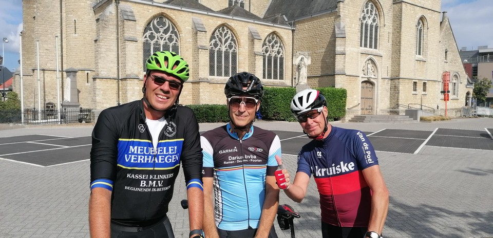 Mario, Benny en Philip fietsen vanuit Bonheiden nog door naar het WK-dorp in Keerbergen.