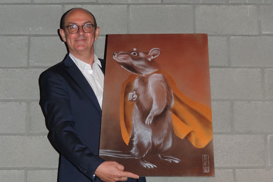 Christophe Cox kreeg een kunstwerk met rat Magawa als superheld  