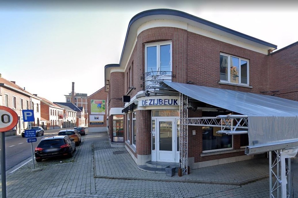 Het bizarre tafereel deed zich voor in café De Zijbeuk in Rotselaar. 