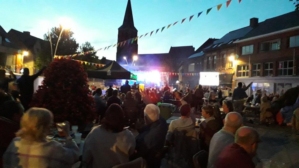 De sfeer zat er goed in op de laatste Parkhappening op het Plein.