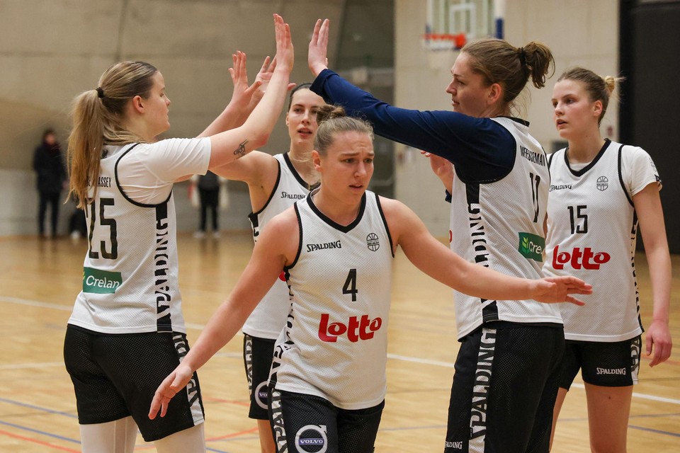 Emma Meesseman, Antonia Delaere, Becky Massey, Elise Ramette et Nastja Claessens ont débuté les entraînements avec les Cats.