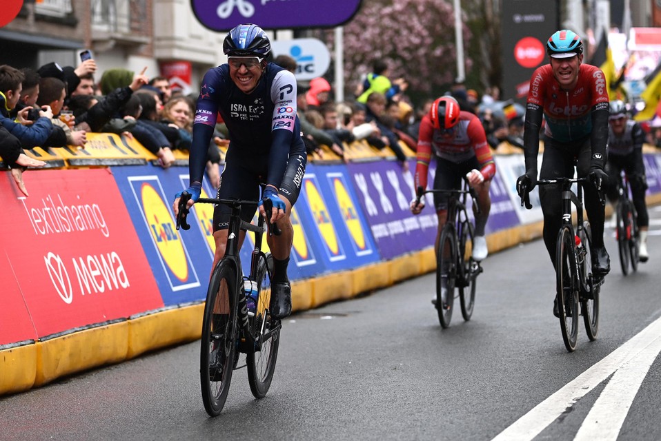 Een brede grimas op het gezicht van Sep Vanmarcke na afloop van de sprint voor de derde plaats.