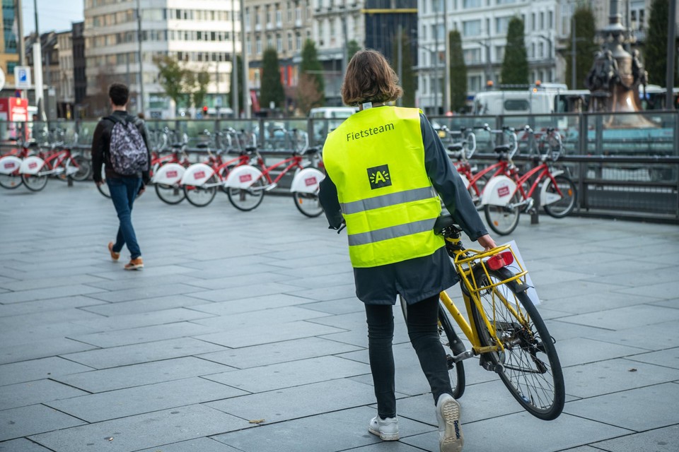 Antwerpen schrapt fietsteam dat weesfietsen ophaalt Het Mobile