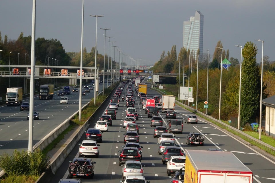Sunny extended Weekend leads to exceptional traffic: 250 kilometers of traffic jam measured