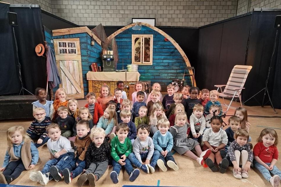 De eerste opvoering van Nonkel Isidoor in de Putse scholen vond plaats in de vrije basisschool van Beerzel.