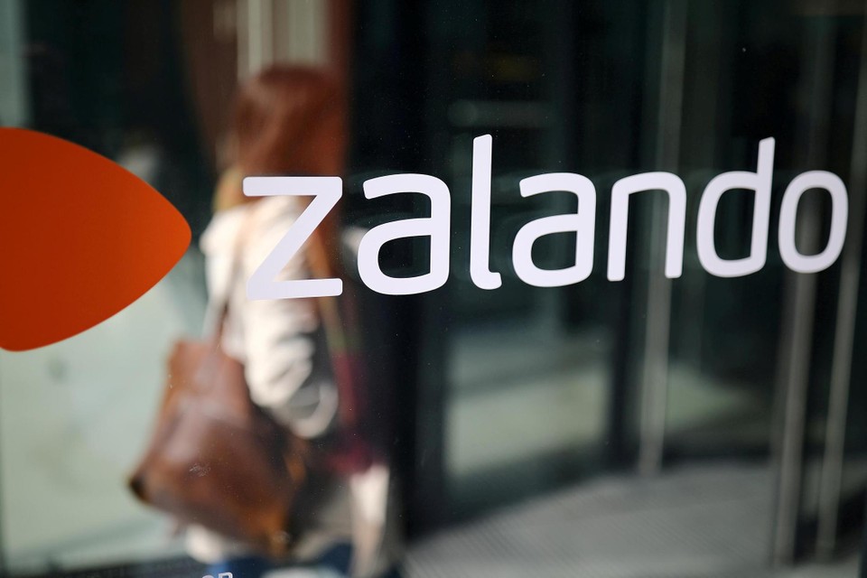 Wie vandaag nog tweedehandsspullen wil verkopen aan Zalando krijgt de melding “dat deze dienst niet langer beschikbaar is.” 