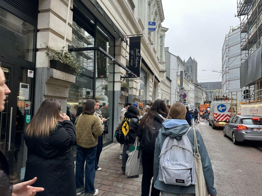 The row runs all the way to Voldersstraat.