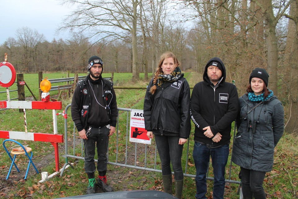 De dierenrechtenorganisatie Animal Rights protesteerde in 2018 tegen de jacht op reeën en damherten in het Drongengoed.