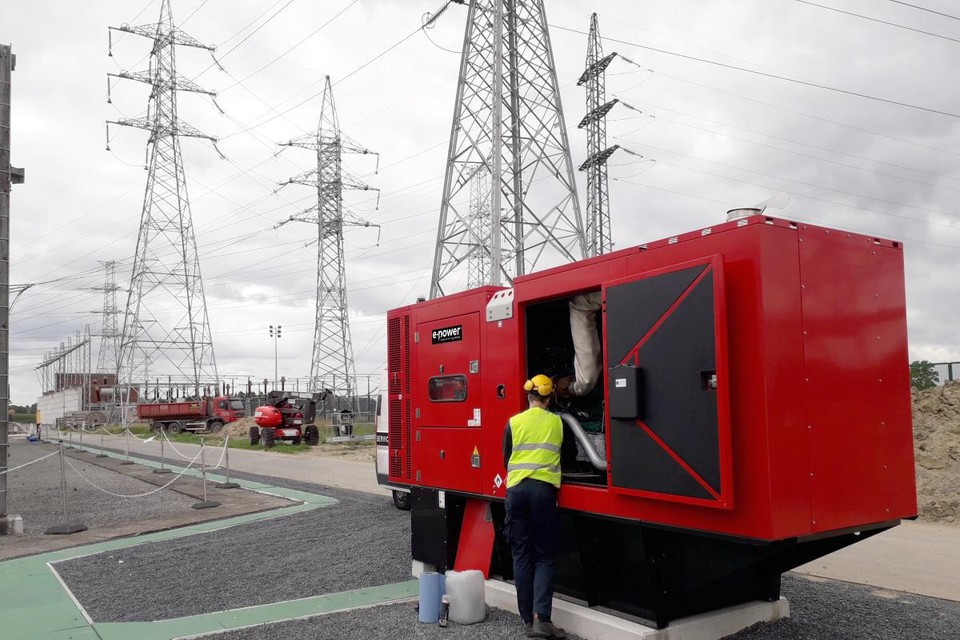 Deze dieselgeneratoren van E-power moeten de hoogspanningsposten van netbeheerder Elia voorzien van noodstroom in geval van onregelmatigheden of black-outs. 