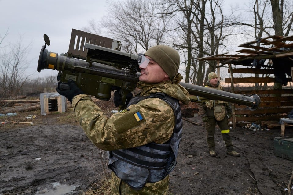 A Ukrainian soldier with a (American) manpads on the shoulder.
